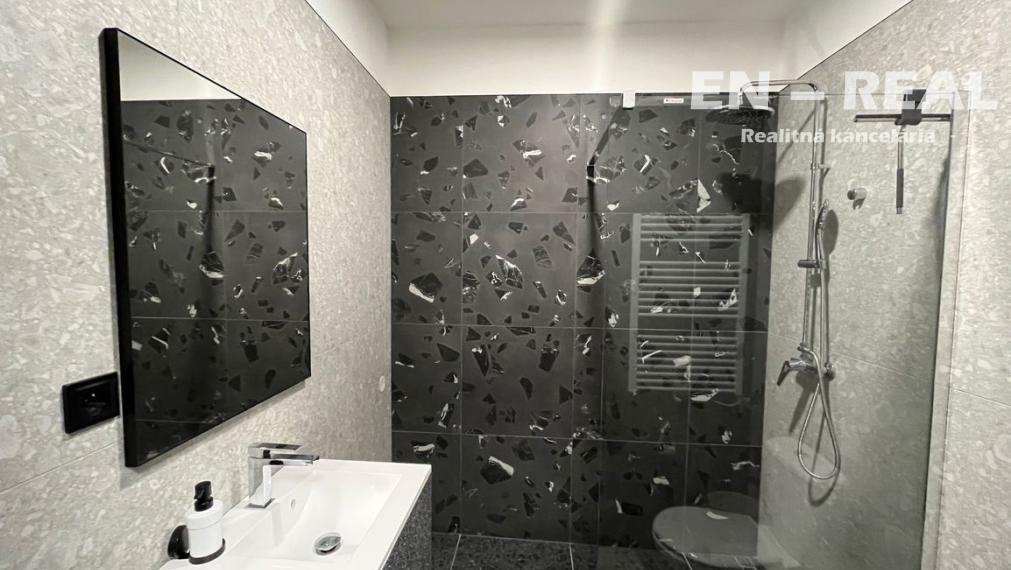 NA PRENÁJOM LUXUSNÝ, KOMPLETNE ZARIADENÝ 3IZBOVÝ BYT/APARTMÁN, KE Sever, Dopravná ul.