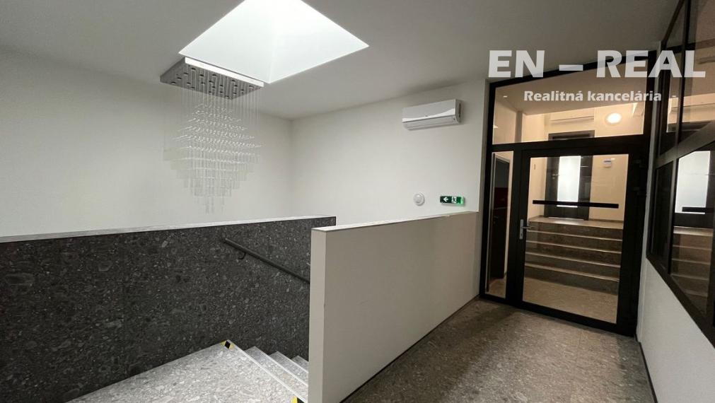 NA PRENÁJOM LUXUSNÝ, KOMPLETNE ZARIADENÝ 3IZBOVÝ BYT/APARTMÁN, KE Sever, Dopravná ul.