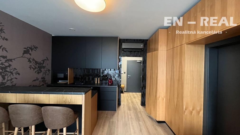 NA PRENÁJOM LUXUSNÝ, KOMPLETNE ZARIADENÝ 3IZBOVÝ APARTMÁN/BYT, KOŠICE SEVER