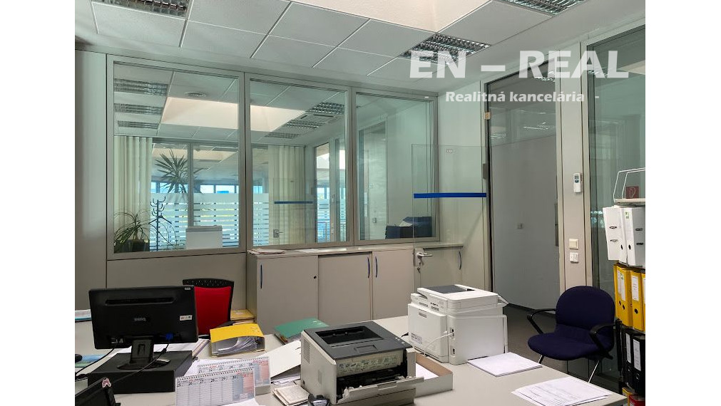 NA PRENÁJOM MODERNÉ, KVALITNÉ KANCELÁRSKE PRIESTORY, PARKOVANIE