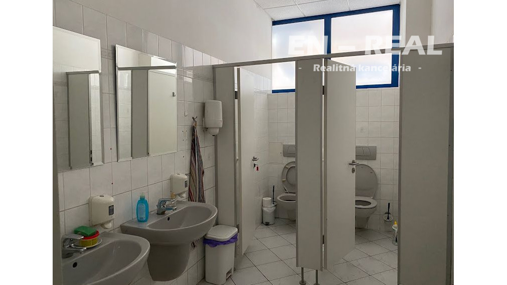 NA PRENÁJOM MODERNÉ, KVALITNÉ KANCELÁRSKE PRIESTORY, PARKOVANIE