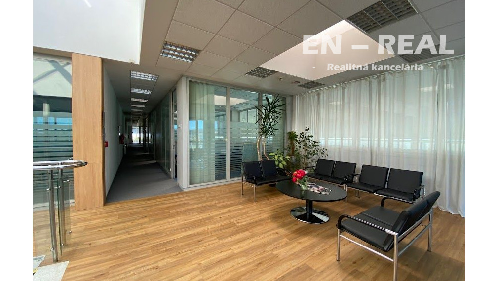 NA PRENÁJOM MODERNÉ, KVALITNÉ KANCELÁRSKE PRIESTORY, PARKOVANIE