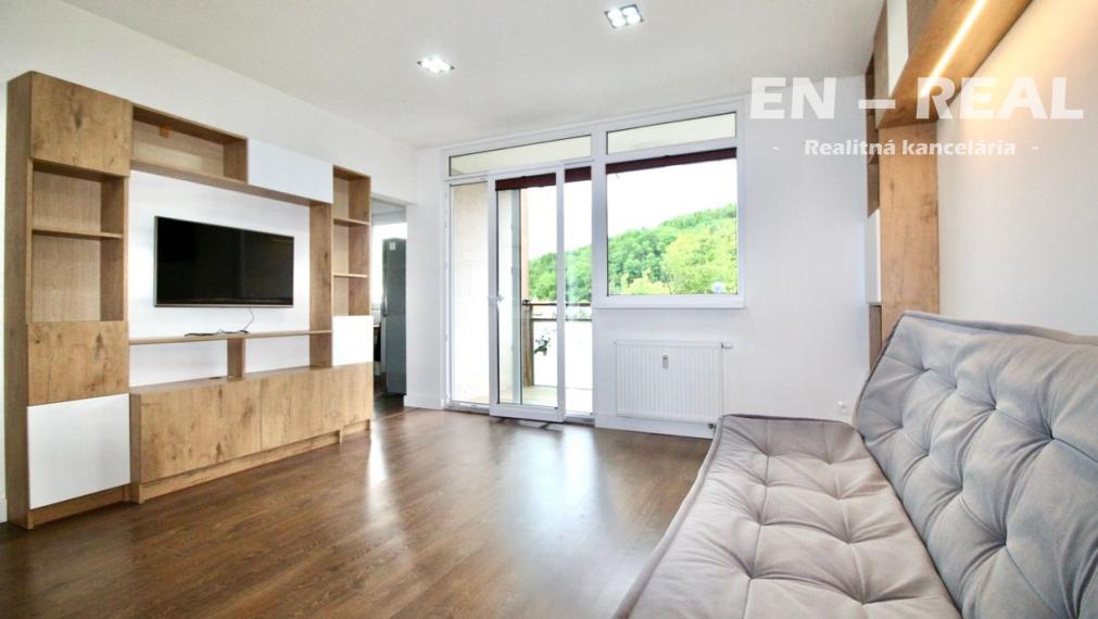 Na prenájom kompletne zrekonštruovaný 3 izbový byt v Bratislave