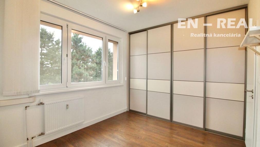 Na prenájom kompletne zrekonštruovaný 3 izbový byt v Bratislave