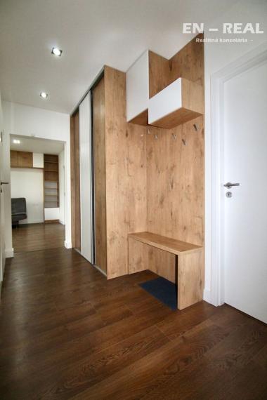 Na prenájom kompletne zrekonštruovaný 3 izbový byt v Bratislave