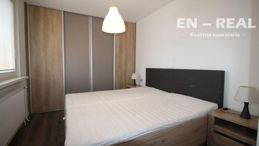 Na prenájom zariadený a kompletne zrekonštruovaný 3 izbový byt neďaleko OC VIVO