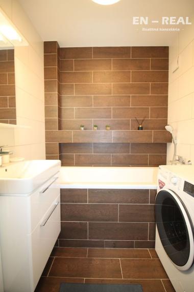 Na prenájom zariadený a kompletne zrekonštruovaný 3 izbový byt neďaleko OC VIVO