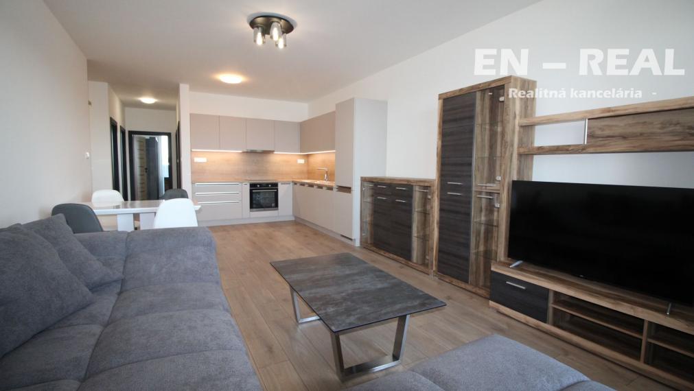 Na prenájom veľký zariadený 3 izbový byt v novostavbe s garážovým státím