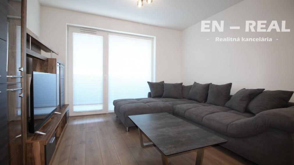 Na prenájom veľký zariadený 3 izbový byt v novostavbe s garážovým státím