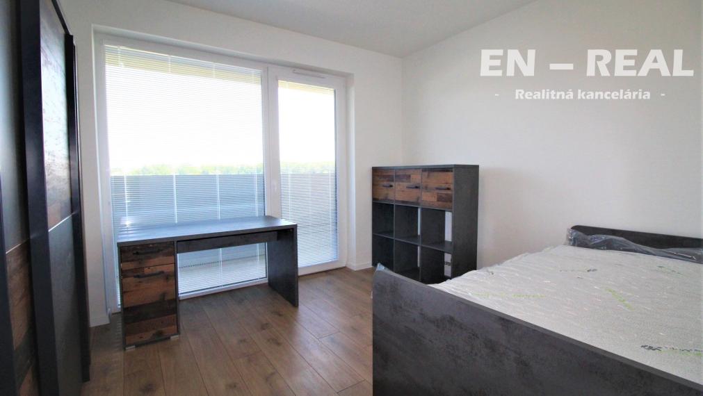 Na prenájom veľký zariadený 3 izbový byt v novostavbe s garážovým státím