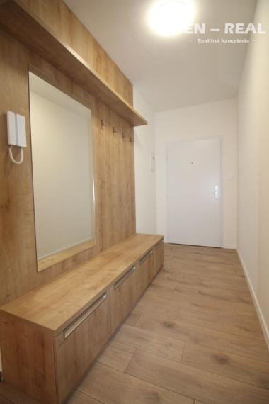 Na prenájom veľký zariadený 3 izbový byt v novostavbe s garážovým státím