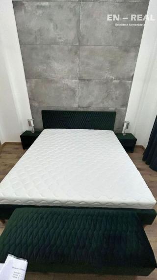 Na prenájom zariadený 3 izbový byt v modernej novostavbe s terasou a parkovacím miestom v garáži 