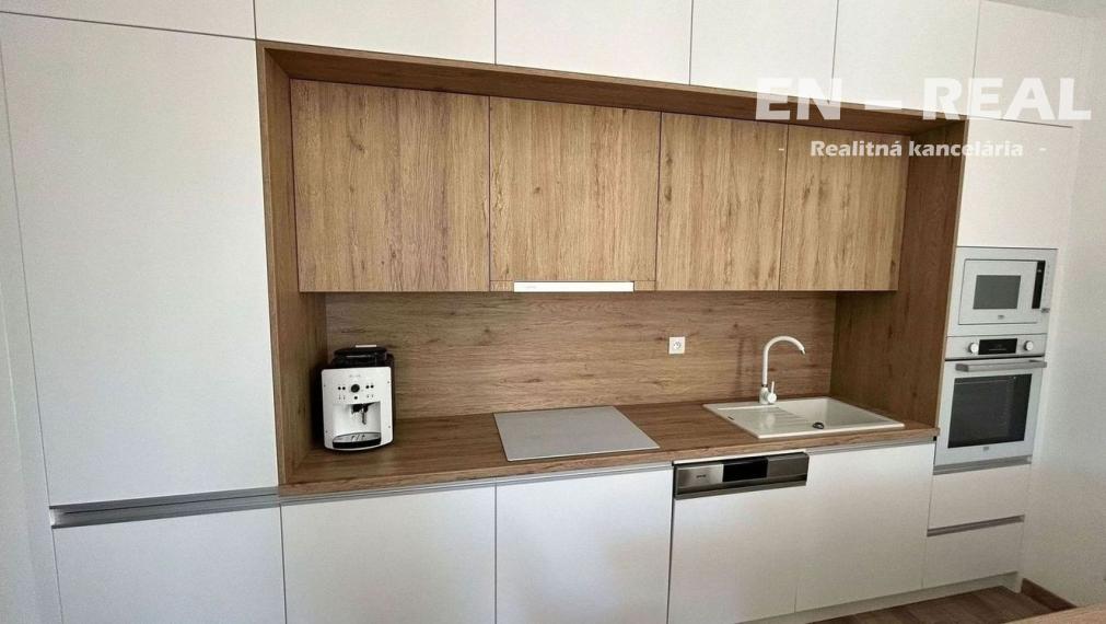 Na prenájom zariadený 3 izbový byt v modernej novostavbe s terasou a parkovacím miestom v garáži 