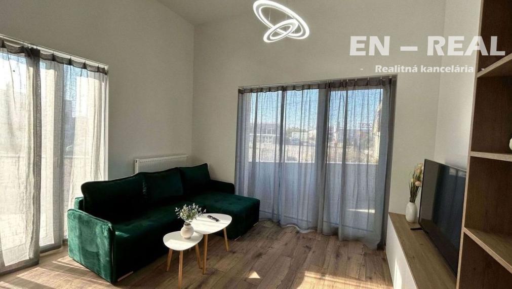 Na prenájom zariadený 3 izbový byt v modernej novostavbe s terasou a parkovacím miestom v garáži 