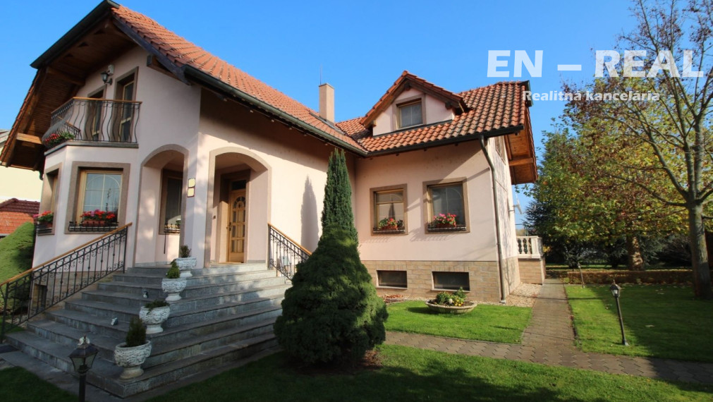 REZERVOVANÝ - Mimoriadny rodinný dom - vila pri Stupave