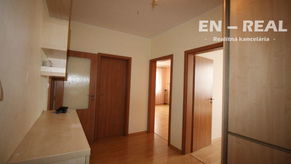 REZERVOVANÉ Na predaj 3-izb. byt po kompletnej rekonštrukcii v Petržalke na Furdekovej ulici