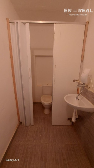 NA PRENÁJOM SKLADOVÉ-VÝROBNÉ-ADMINISTRATÍVNE PRIESTORY 