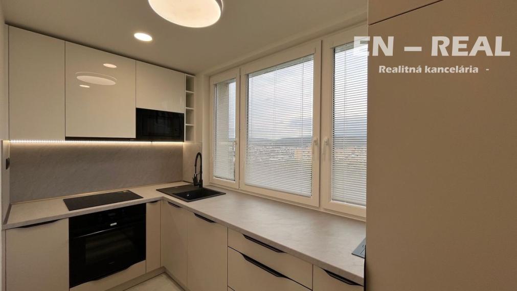 ***KOMPLETNÁ REKONŠTRUKCIA*** MODERNÝ, KRÁSNY 3 IZBOVÝ BYT S LOGGIOU