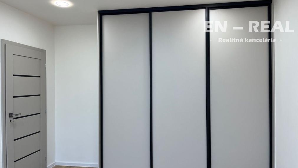 ***KOMPLETNÁ REKONŠTRUKCIA*** MODERNÝ, KRÁSNY 3 IZBOVÝ BYT S LOGGIOU