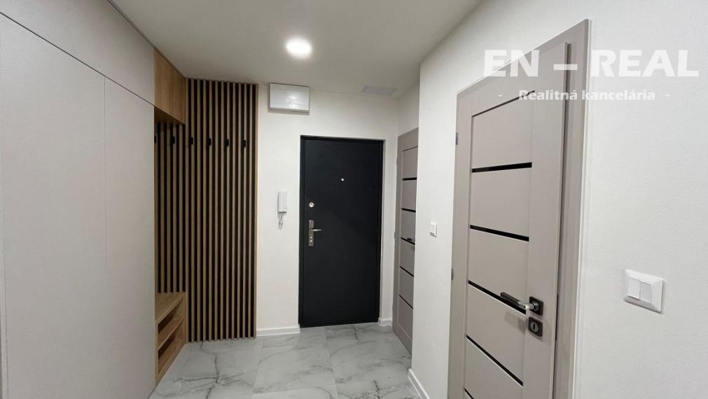 ***KOMPLETNÁ REKONŠTRUKCIA*** MODERNÝ, KRÁSNY 3 IZBOVÝ BYT S LOGGIOU