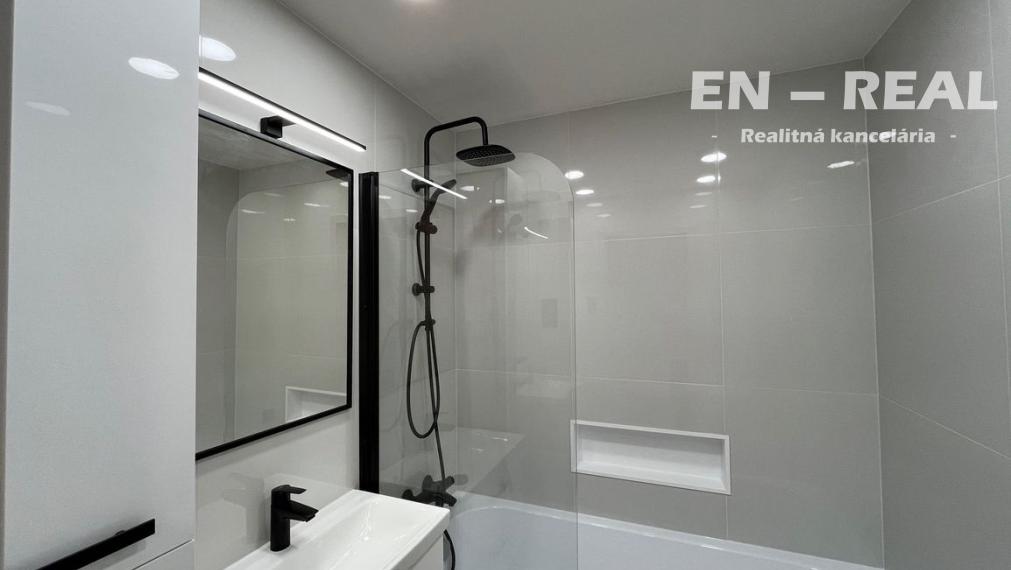 ***KOMPLETNÁ REKONŠTRUKCIA*** MODERNÝ, KRÁSNY 3 IZBOVÝ BYT S LOGGIOU