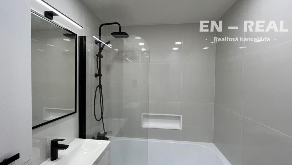 ***KOMPLETNÁ REKONŠTRUKCIA*** MODERNÝ, KRÁSNY 3 IZBOVÝ BYT S LOGGIOU