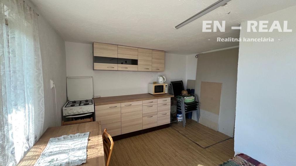 NA PREDAJ ZÁHRADNÁ CHATKA + POZEMOK, záhradkárska lokalita Nižná Hutka