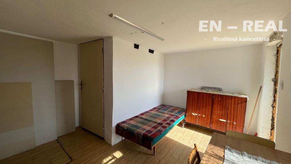 NA PREDAJ ZÁHRADNÁ CHATKA + POZEMOK, záhradkárska lokalita Nižná Hutka