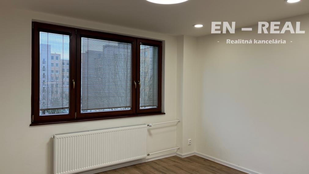 *** NOVINKA ***  5 IZBOVÝ  !!!  BYT S LOGGIOU PO KOMPLETNEJ, MODERNEJ REKONŠTRUKCII, Košice Ťahanovce