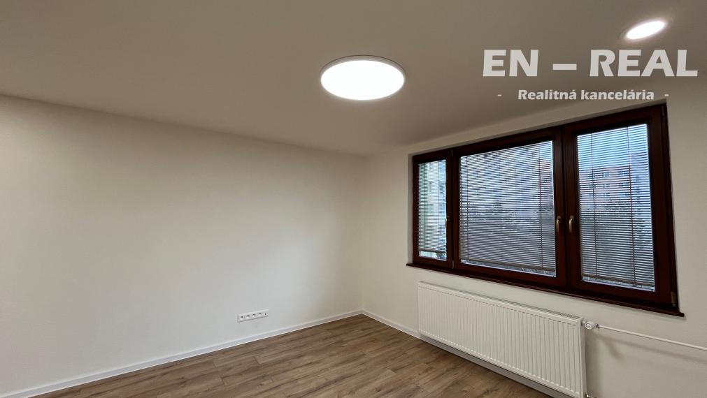 *** NOVINKA ***  5 IZBOVÝ  !!!  BYT S LOGGIOU PO KOMPLETNEJ, MODERNEJ REKONŠTRUKCII, Košice Ťahanovce