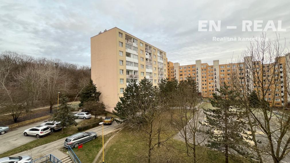 *** NOVINKA ***  5 IZBOVÝ  !!!  BYT S LOGGIOU PO KOMPLETNEJ, MODERNEJ REKONŠTRUKCII, Košice Ťahanovce