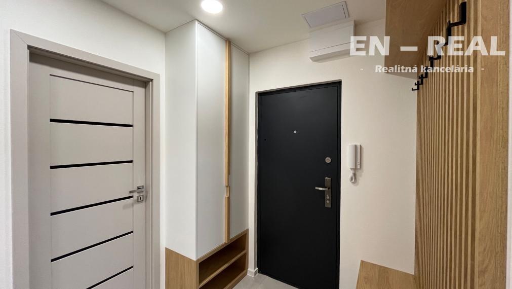 ***NOVINKA***  NA PREDAJ MODERNÝ, SKVELÝ 5 IZBOVÝ BYT S LOGGIOU