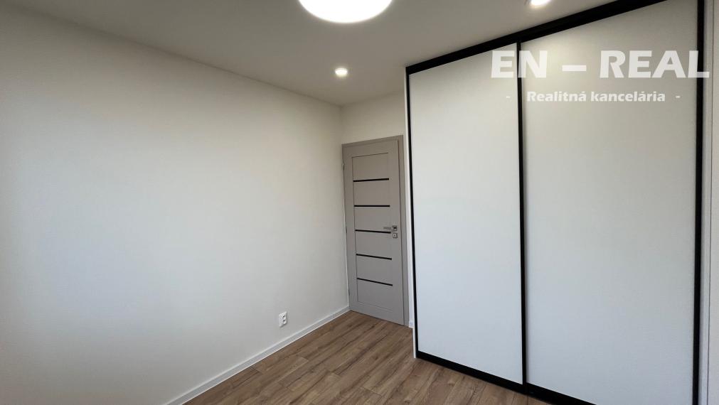 *** NA PREDAJ MODERNÝ, SKVELÝ 5 IZBOVÝ BYT S LOGGIOU !! *** 