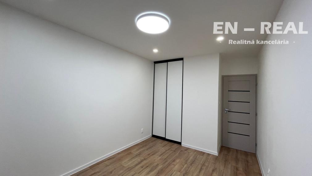 *** NA PREDAJ MODERNÝ, SKVELÝ 5 IZBOVÝ BYT S LOGGIOU !! *** 