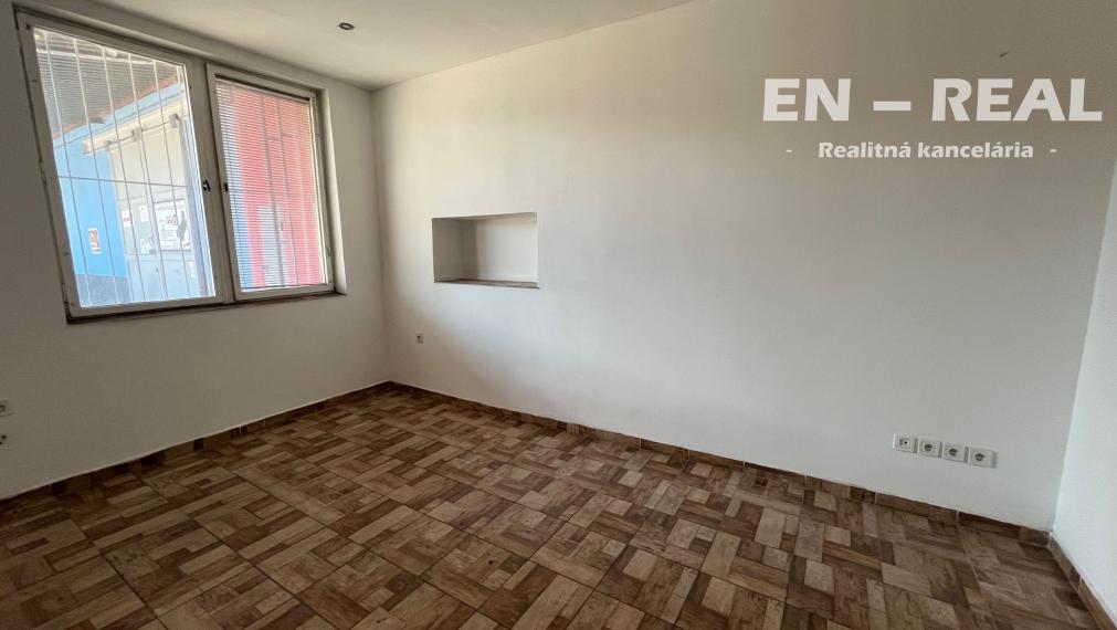 NA PRENÁJOM SKLADOVÝ PRIESTOR + KANCELÁRIA, priemyselný areál Košice