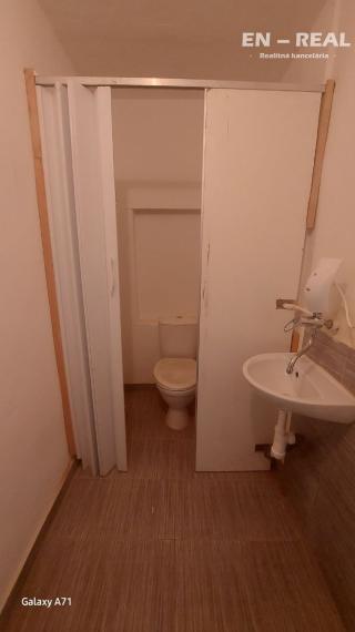 NA PRENÁJOM SKLADOVÉ-VÝROBNÉ-ADMINISTRATÍVNE PRIESTORY 