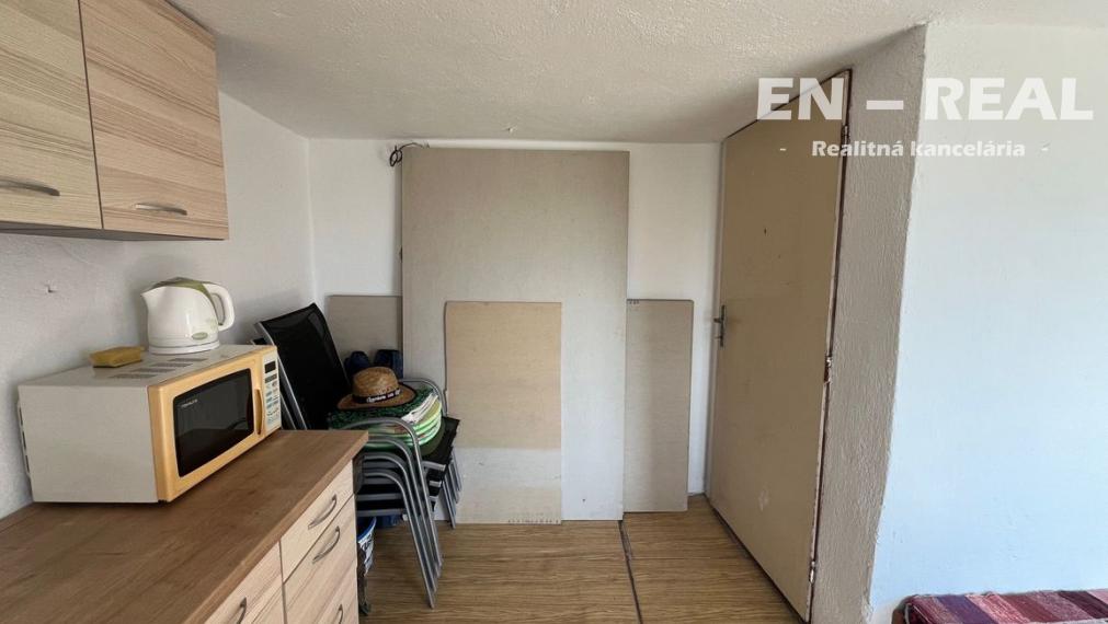 NA PREDAJ ZÁHRADNÁ CHATKA + POZEMOK, záhradkárska lokalita Nižná Hutka