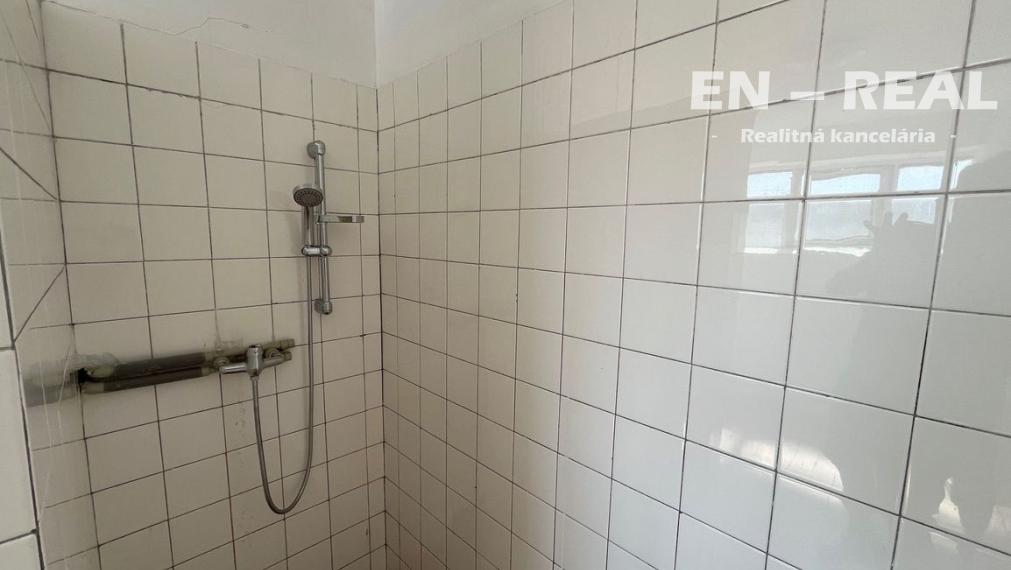 NA PRENÁJOM VÝROBNÉ-SKLADOVÉ-KANCELÁRSKE PRIESTORY, KE Nad Jazerom