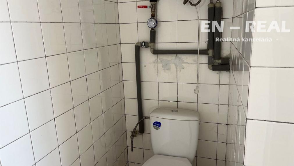 NA PRENÁJOM SKLADOVÉ-VÝROBNÉ-ADMINISTRATÍVNE PRIESTORY, KE Nad Jazerom