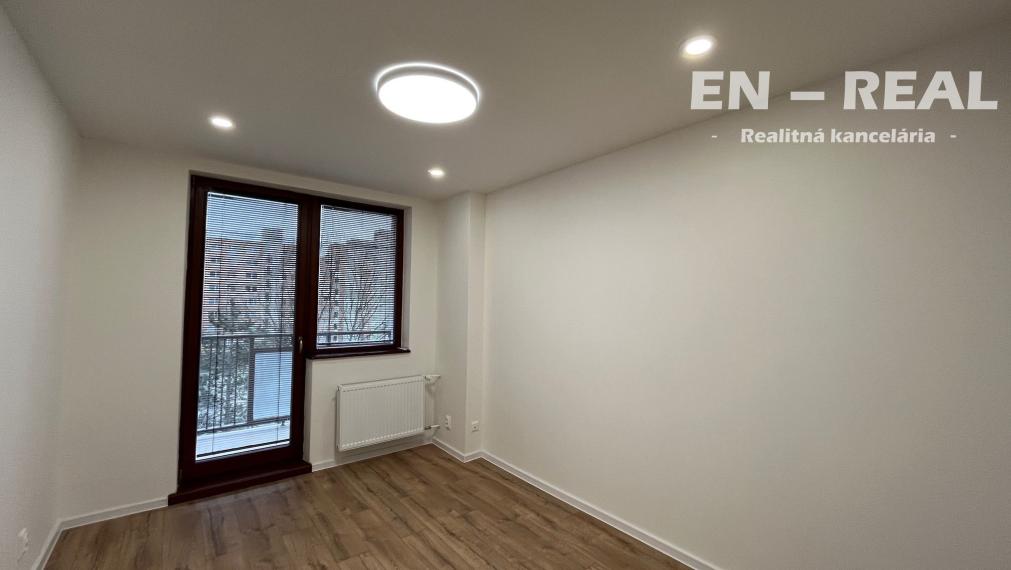 ***NOVINKA*** NA PREDAJ MODERNÝ, KOMPLETNE ZREKONŠTRUOVANÝ 5 IZBOVÝ BYT !!! S LOGGIOU