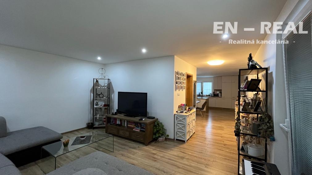 NA PRENÁJOM BUDOVA/RODINNÝ DOM VHODNÝ AJ AKO SÍDLO FIRMY, Košice Barca