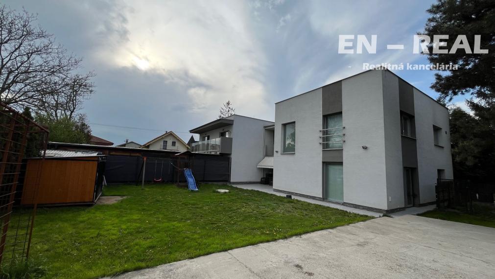 NA PRENÁJOM BUDOVA/RODINNÝ DOM VHODNÝ AJ AKO SÍDLO FIRMY, Košice Barca