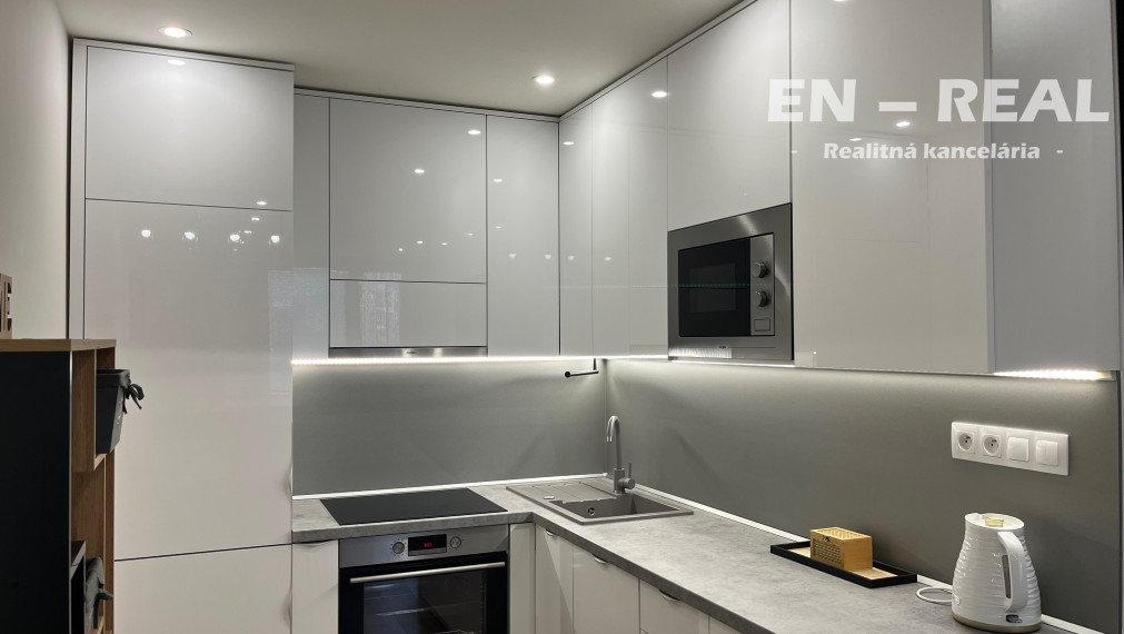 NA PREDAJ MODERNÝ, KRÁSNY, ZARIADENÝ 2 IZBOVÝ BYT, Košice Nad Jazerom