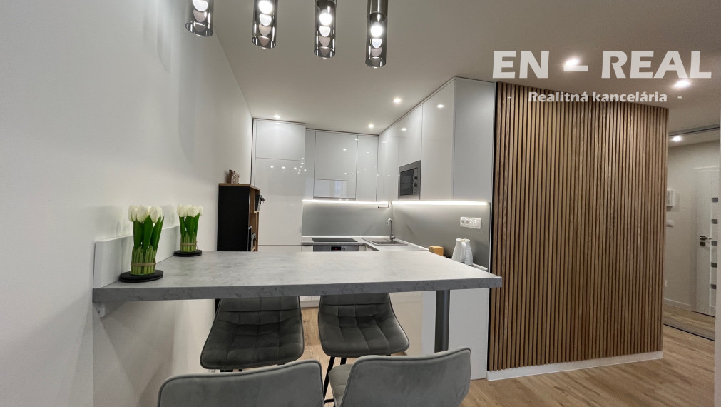 NA PREDAJ MODERNÝ, KRÁSNY, ZARIADENÝ 2 IZBOVÝ BYT, Košice Nad Jazerom