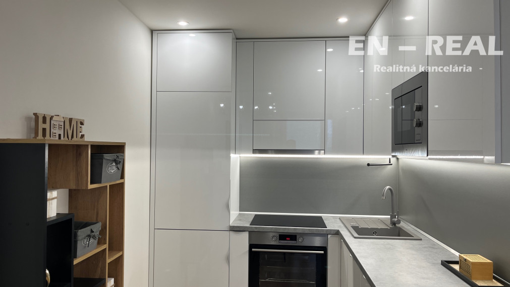 NA PREDAJ MODERNÝ, KRÁSNY, ZARIADENÝ 2 IZBOVÝ BYT, Košice Nad Jazerom