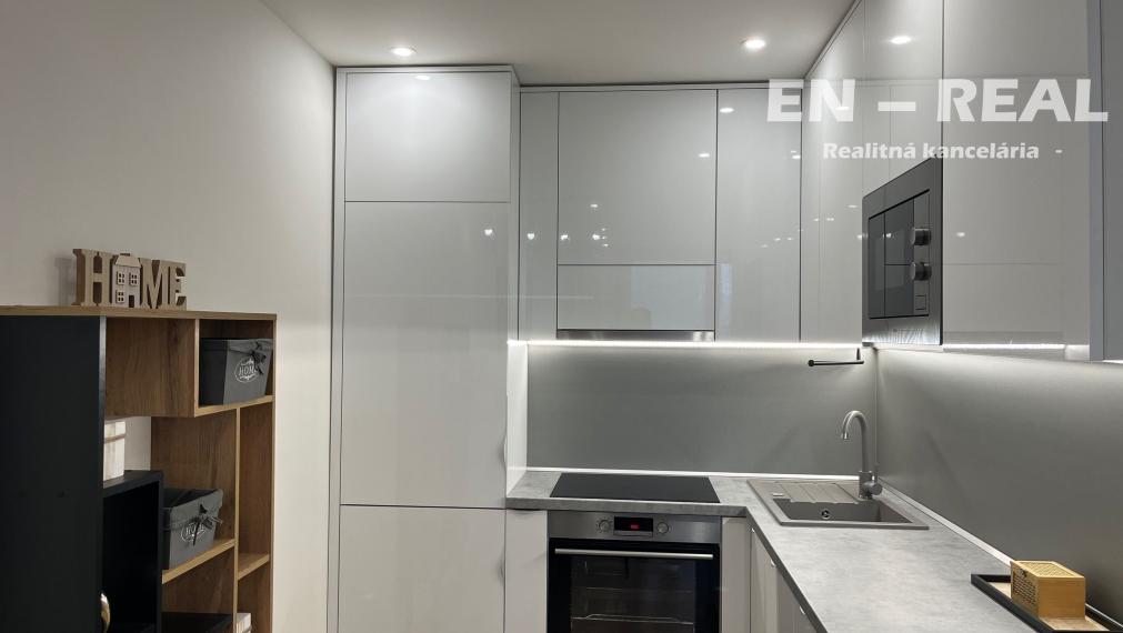 NA PREDAJ MODERNÝ, KRÁSNY, ZARIADENÝ 2 IZBOVÝ BYT, Košice Nad Jazerom