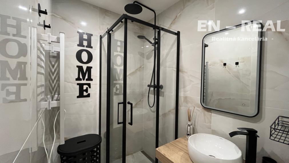 NA PREDAJ MODERNÝ, KRÁSNY, ZARIADENÝ 2 IZBOVÝ BYT, Košice Nad Jazerom