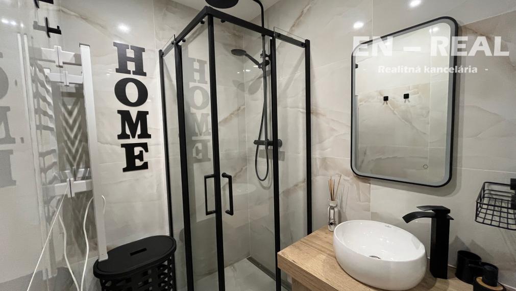 NA PREDAJ MODERNÝ, KRÁSNY, ZARIADENÝ 2 IZBOVÝ BYT, Košice Nad Jazerom