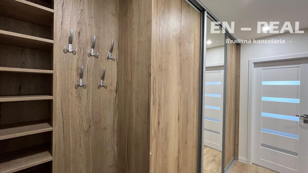 NA PREDAJ MODERNÝ, KRÁSNY, ZARIADENÝ 2 IZBOVÝ BYT, Košice Nad Jazerom