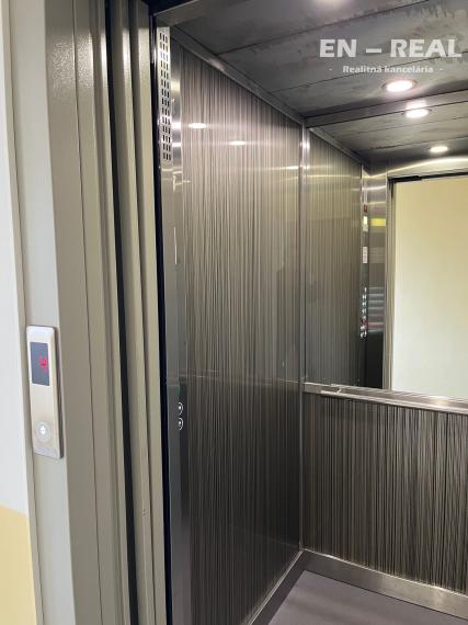 NA PREDAJ MODERNÝ, KRÁSNY, ZARIADENÝ 2 IZBOVÝ BYT, Košice Nad Jazerom